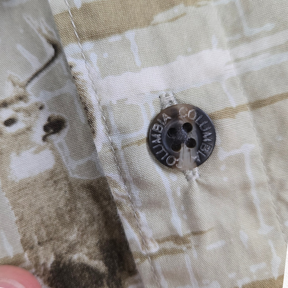 Columbia Khaki Tan Whitetail Deer Button Down River Lodge Shirt Size Medium - Picture 6 of 9